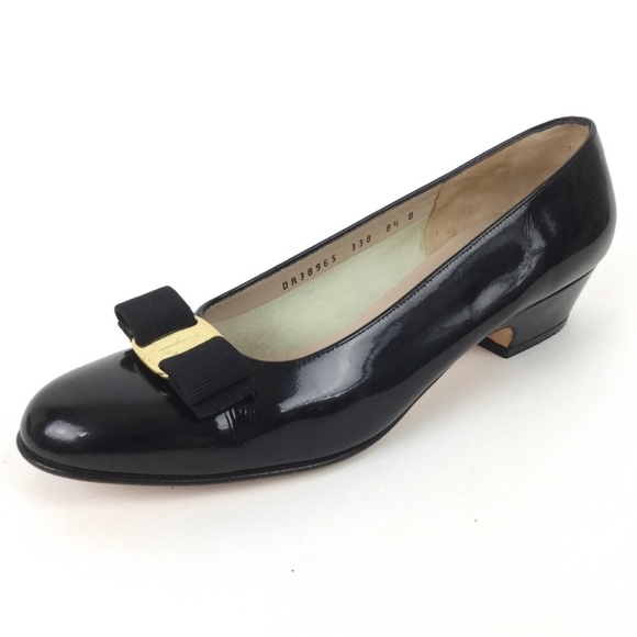 SALVATORE FERRAGAMO Patent Leather VARA III Bows - Picture 3 of 5